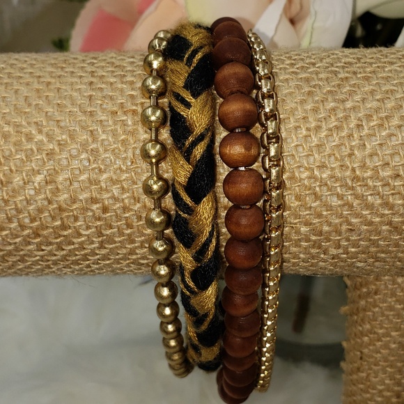 🆕️INC Gold Tone Bracelet - Picture 2 of 6